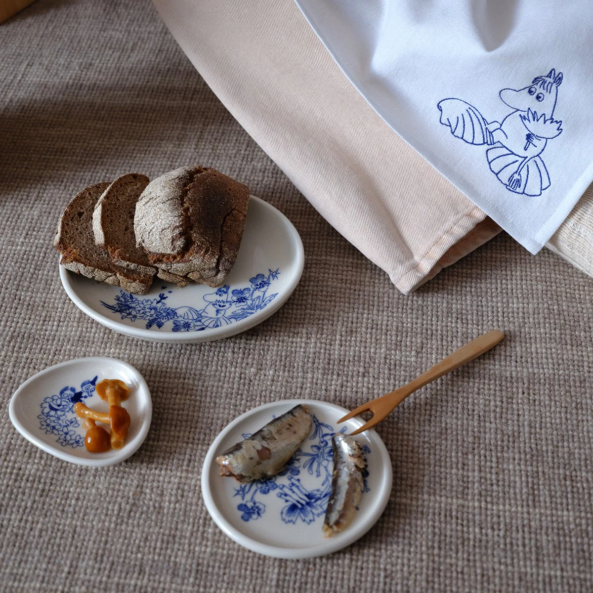 Arabia Moomin Haru White / Blue Mini Plate - Image 3