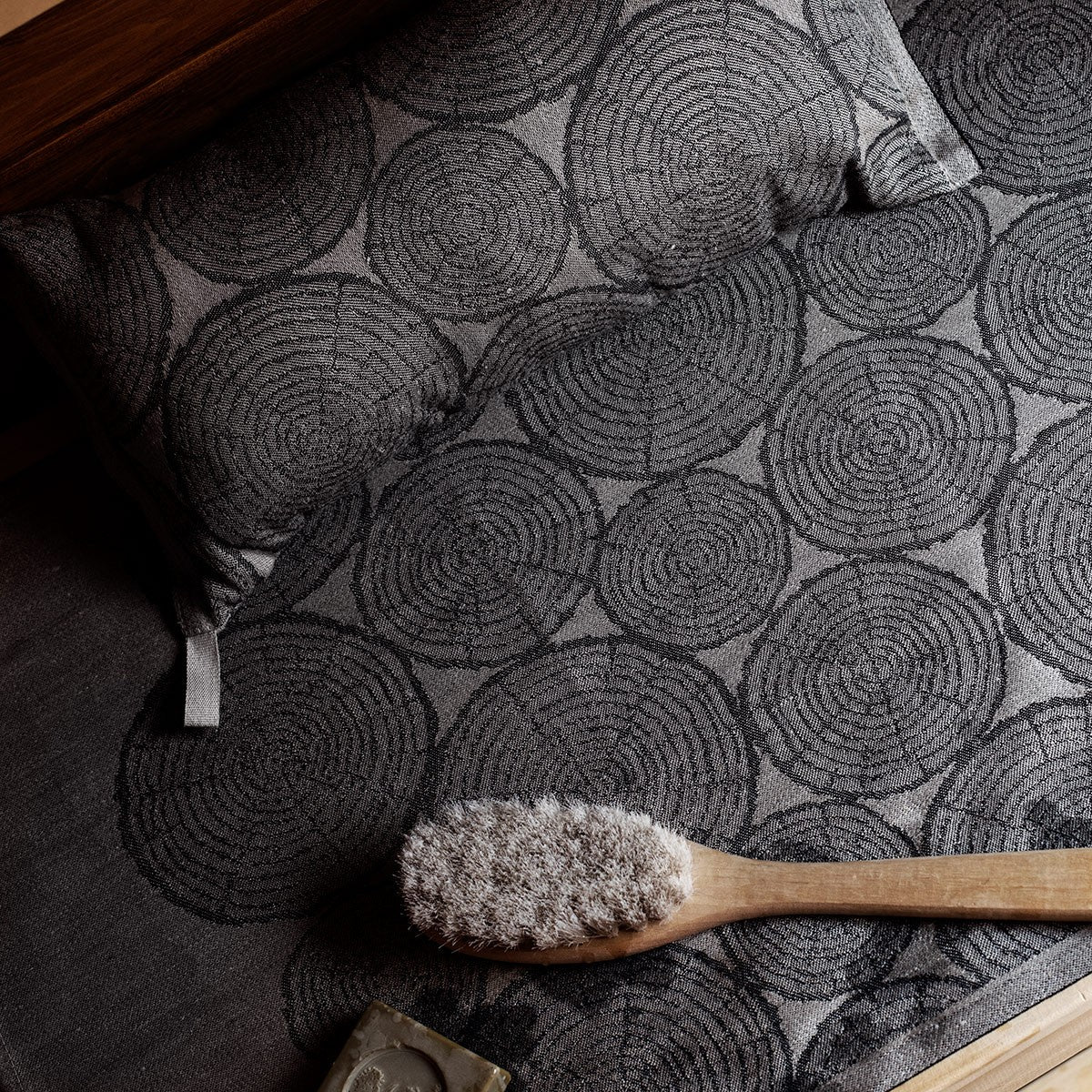 Lapuan Kankurit Motti Taupe / Black Sauna Bench Cover - Image 2