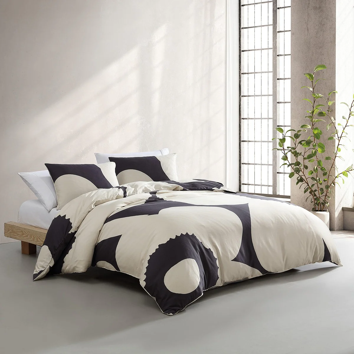 Marimekko Iso Unikko Off White / Charcoal Full / Queen Duvet Cover Set - Image 3