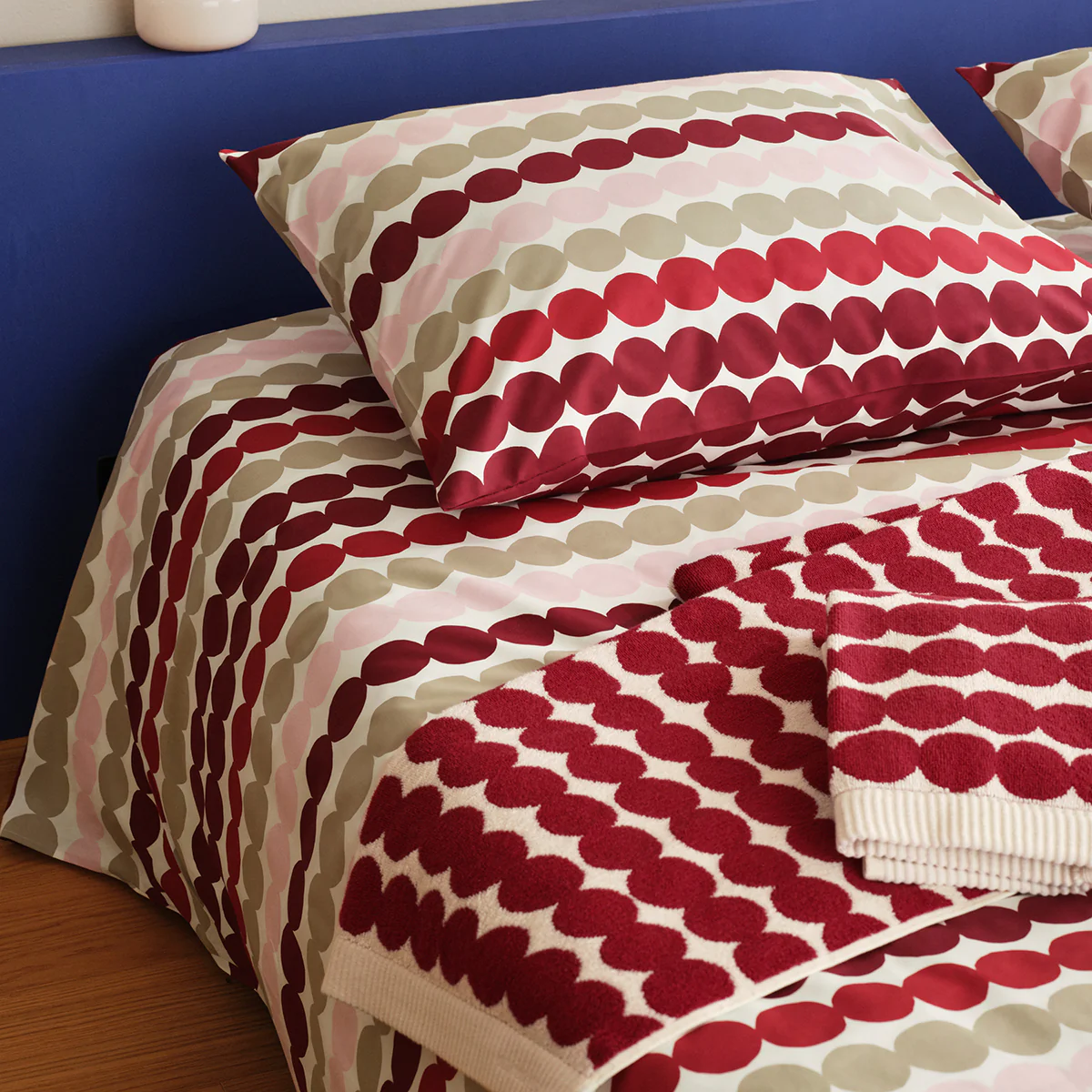 Marimekko Rasymatto Dark Red / White Bath Towel - Image 2