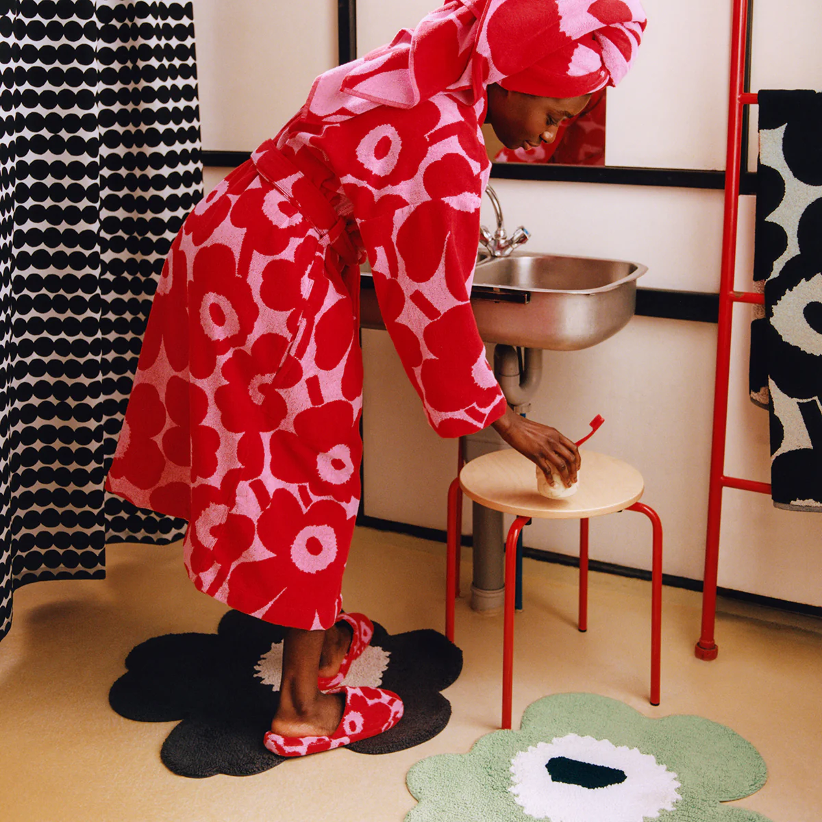 Marimekko Unikko Charcoal / Off White Bath Mat - Image 4